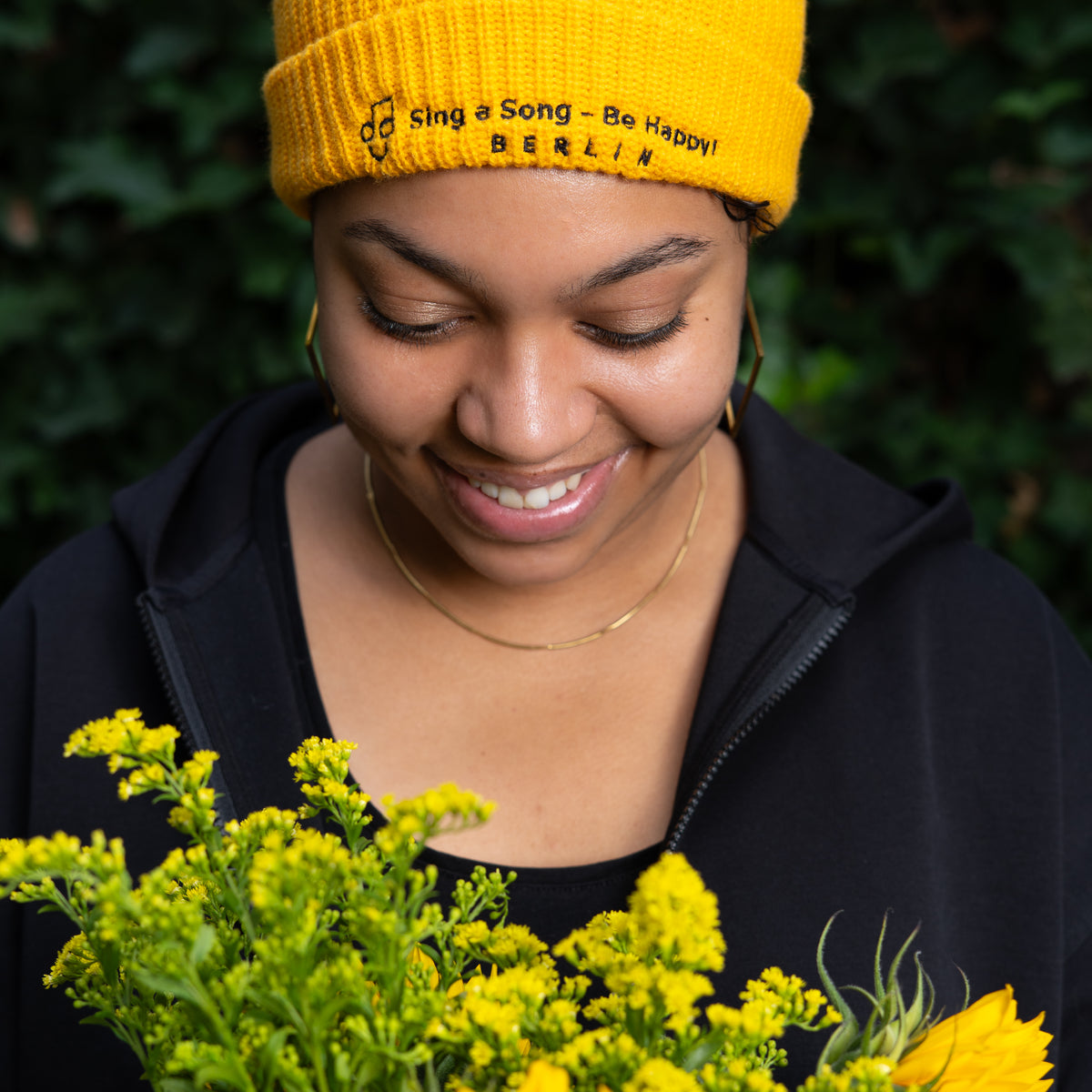 Sing a Song – Be Happy! Beanie Goldgelb