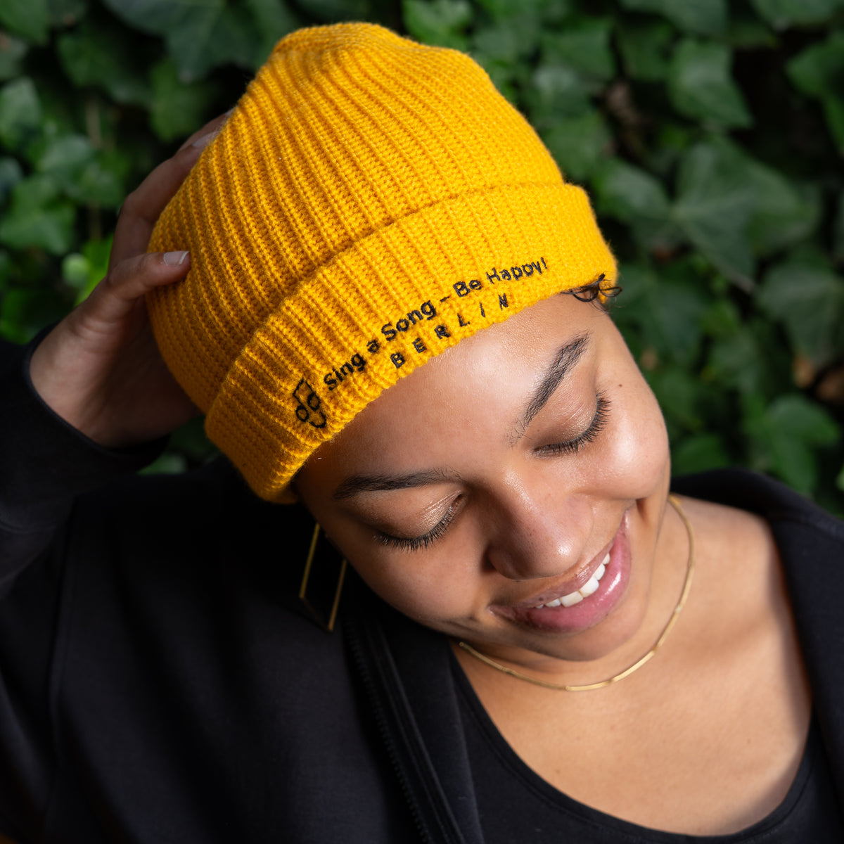 Sing a Song – Be Happy! Beanie Goldgelb