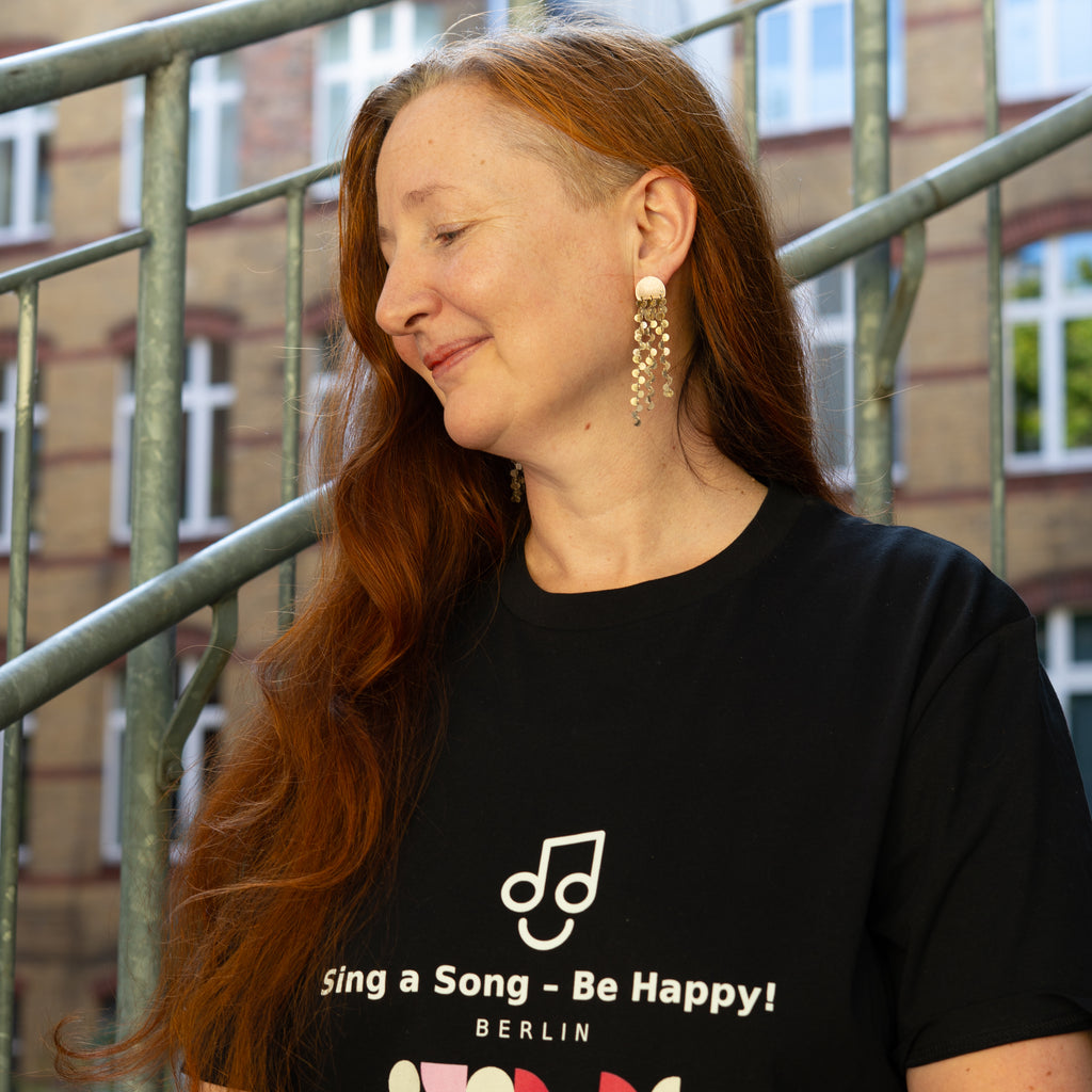 Sing a Song – Be Happy! T-Shirt Unisex Oversized Schwarz
