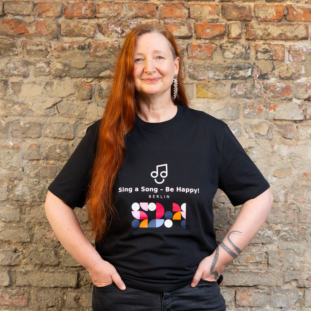 Sing a Song – Be Happy! T-Shirt Unisex Oversized Schwarz