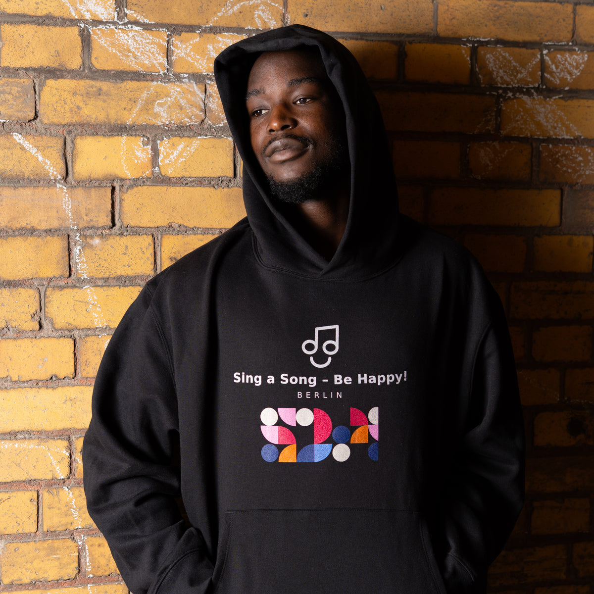 Sing a Song – Be Happy! Hoodie Unisex Oversized Schwarz