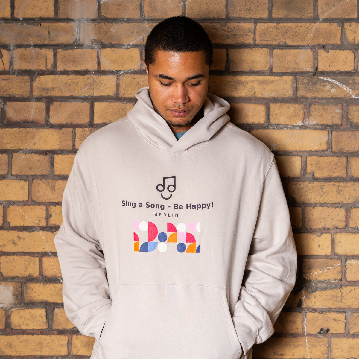 Sing a Song – Be Happy! Hoodie Unisex Oversized Beige