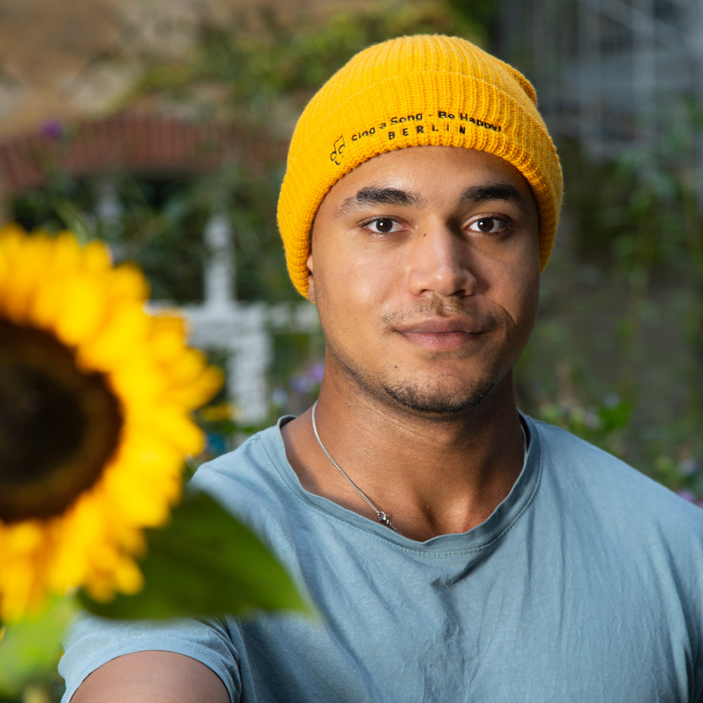 Sing a Song – Be Happy! Beanie Goldgelb