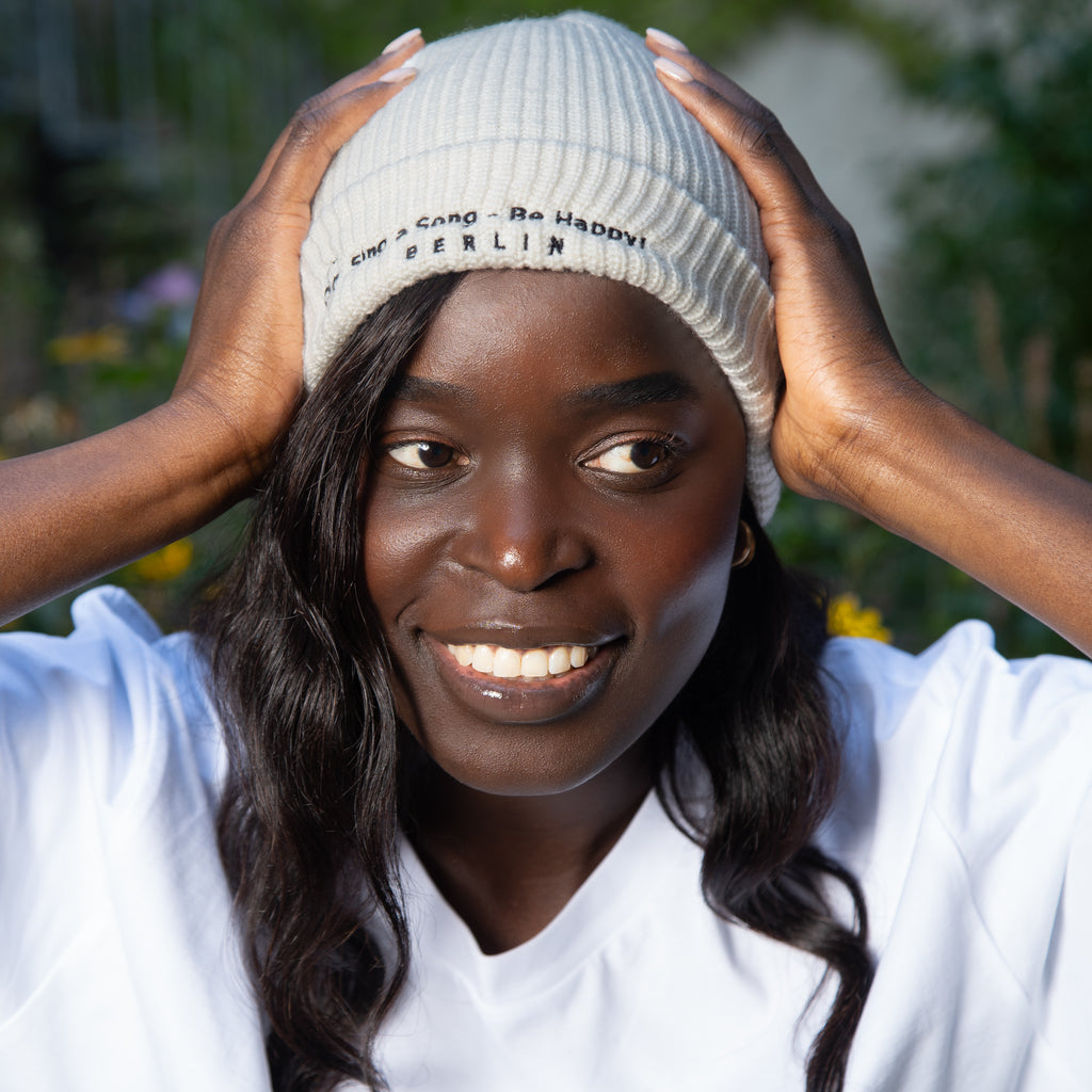 Sing a Song – Be Happy! Beanie Beige