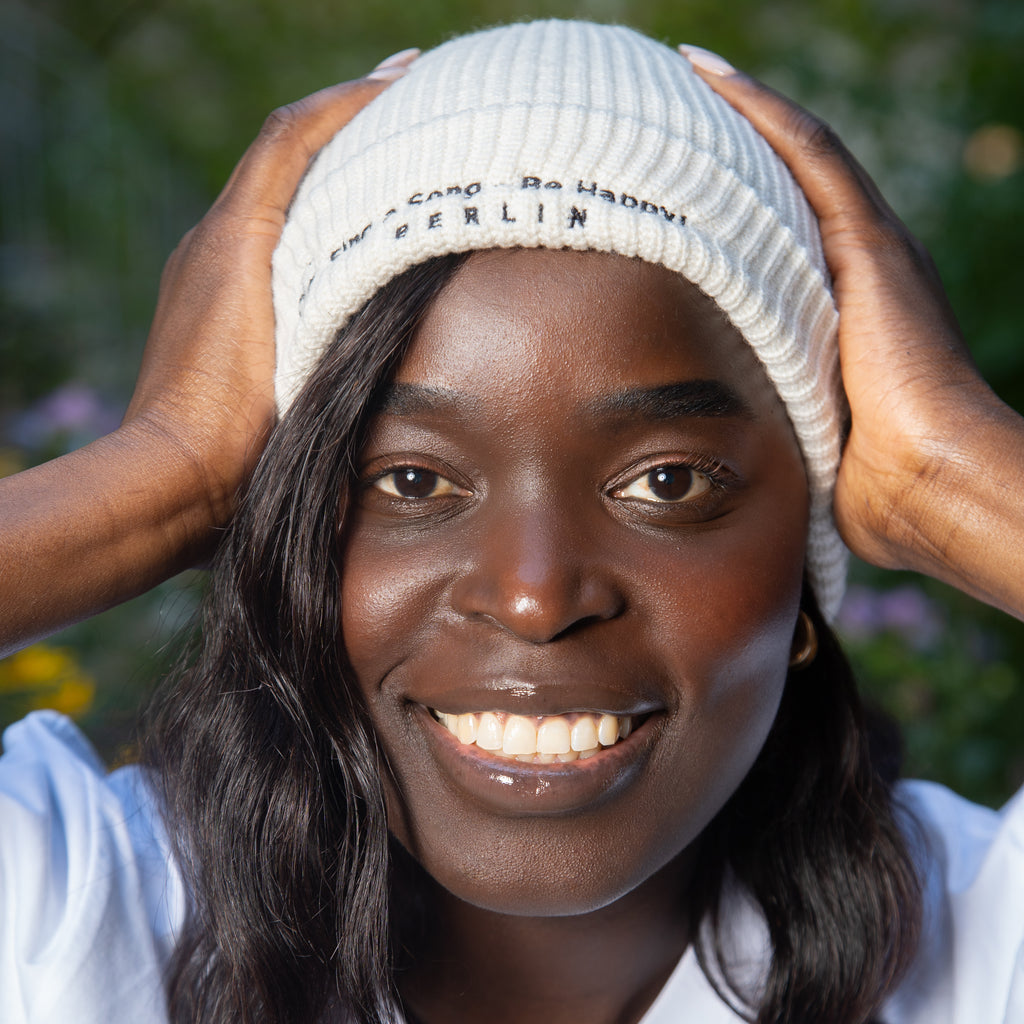 Sing a Song – Be Happy! Beanie Beige