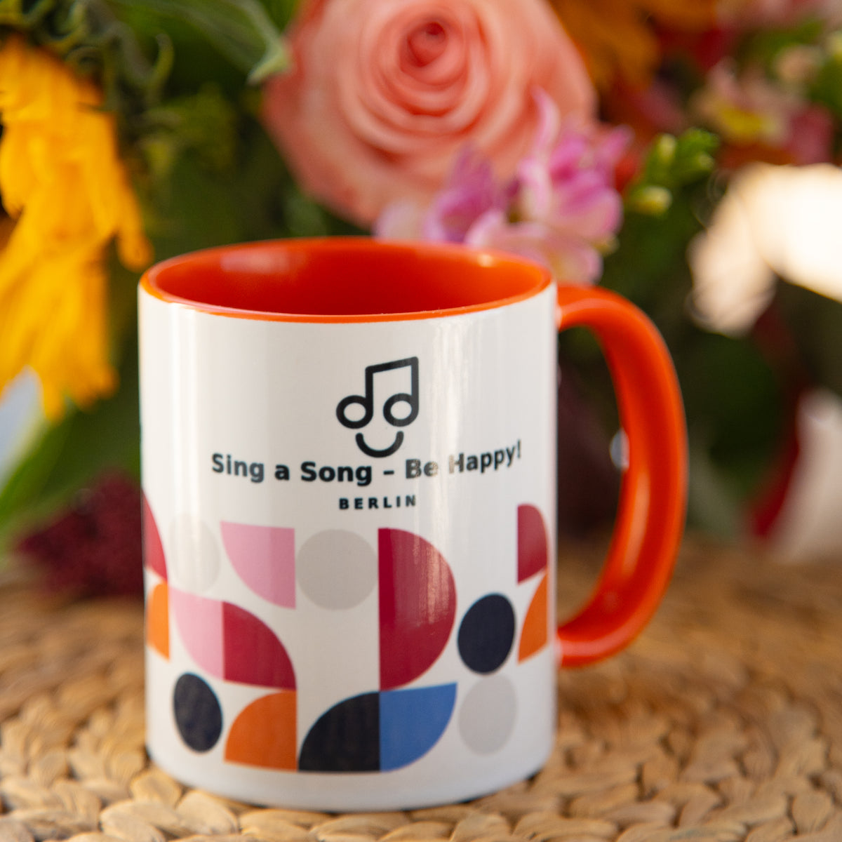 Sing a Song – Be Happy! Tasse mit farbiger Innenseite